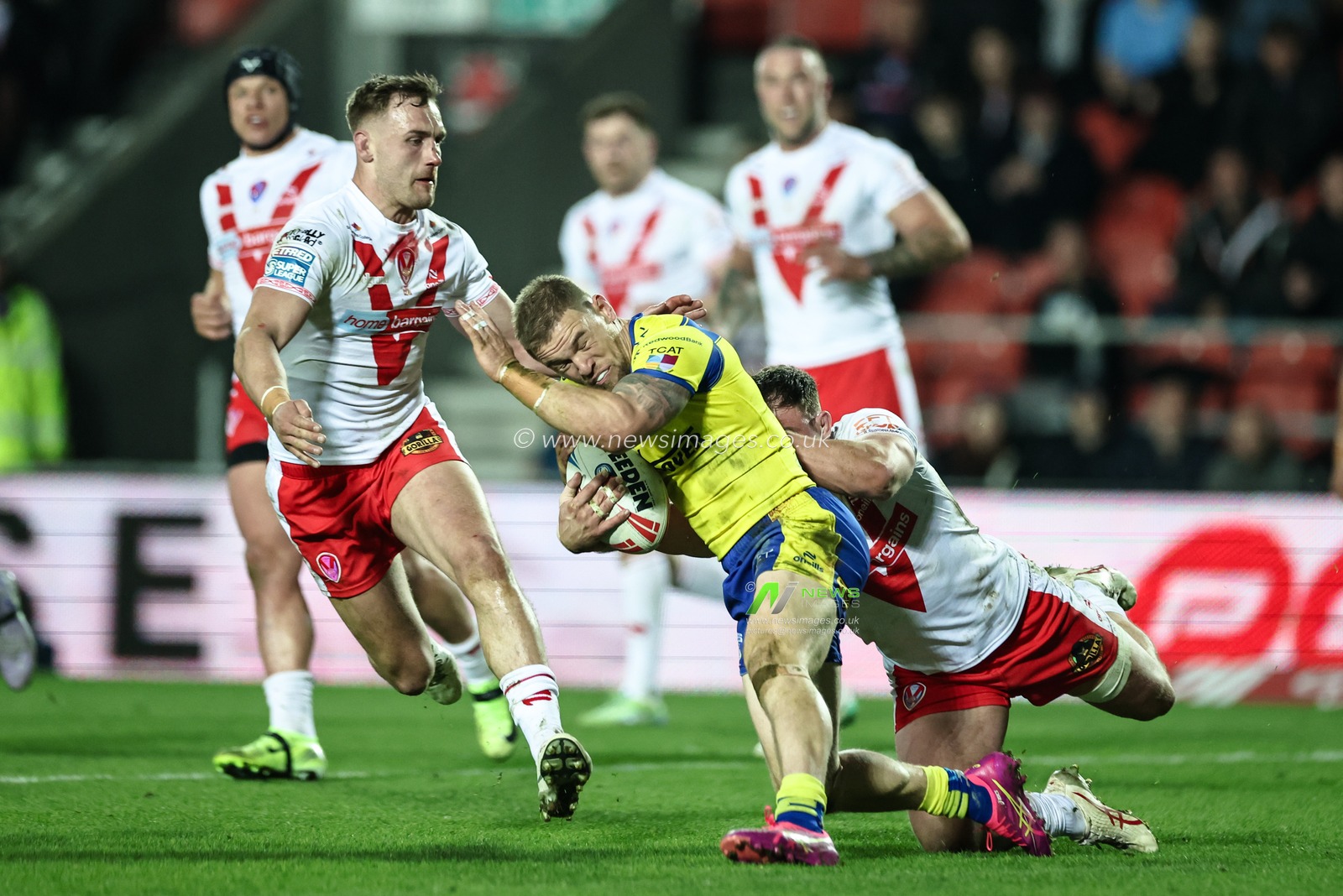 Matt Dufty of Warrington Wolves is tackled by Morgan Knowles of St. Helens during the Betfred Super League Round 5 match St Helens vs Warrington Wolves at Totally Wicked Stadium, St Helens, United Kingdom, 21st March 2025

(Photo by Mark Cosgrove/News Images)