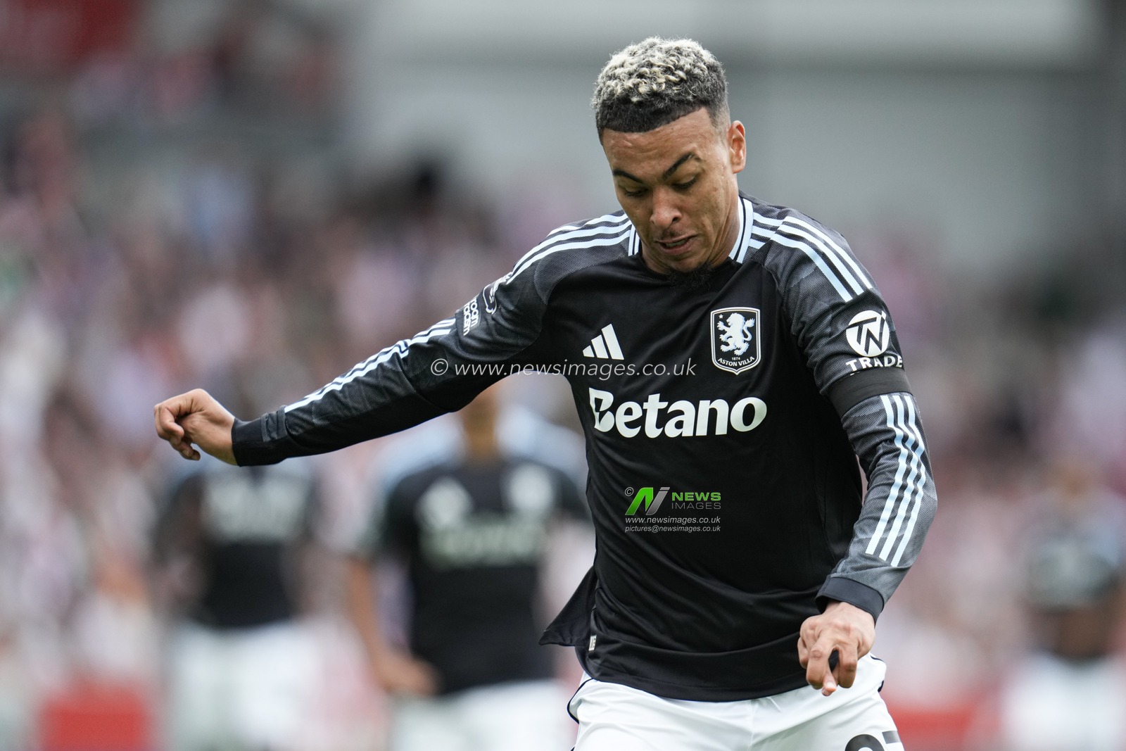 Morgan Rogers of Aston Villa during the Premier League match Brentford vs Aston Villa at The Gtech Community Stadium, London, United Kingdom, 23rd August 2025

(Photo by Harvey Murphy/News Images)