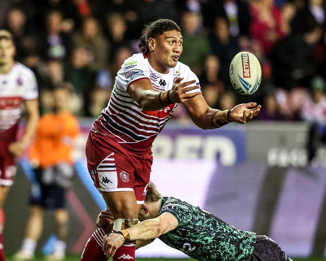 Patrick Mago of Wigan Warriors passes the ball during the Betfred Super League match Wigan Warriors vs Leigh Leopards at The Brick Community Stadium, Wigan, United Kingdom on 26 February 2026

(Photo by Alfie Cosgrove/News Images)