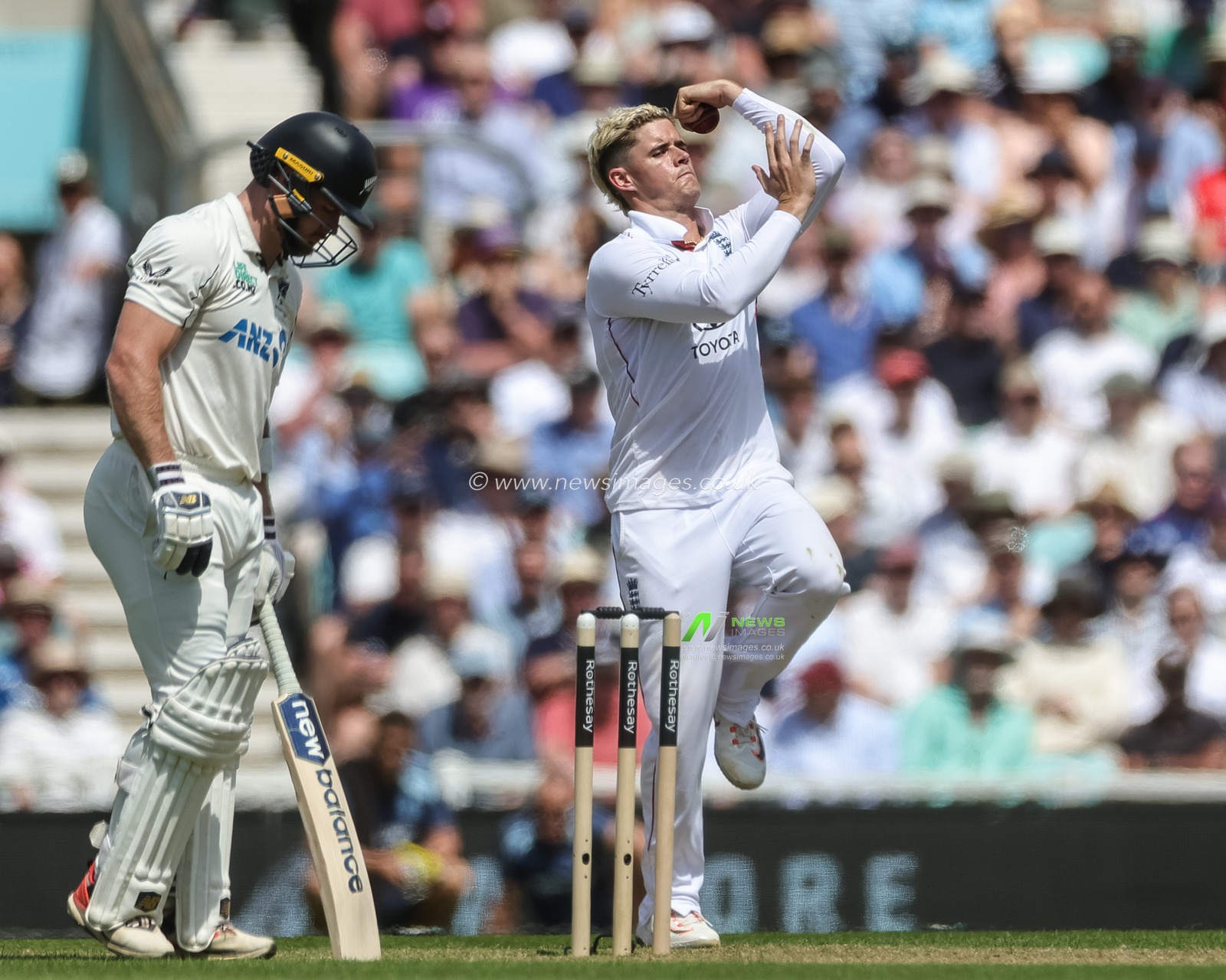 Jacob Bethell of England delivers the ball during the 2nd Rothesay Test Match Day 2 match England vs New Zealand at The Kia Oval, London, United Kingdom on 18 June 2026

(Photo by Mark Cosgrove/News Images)