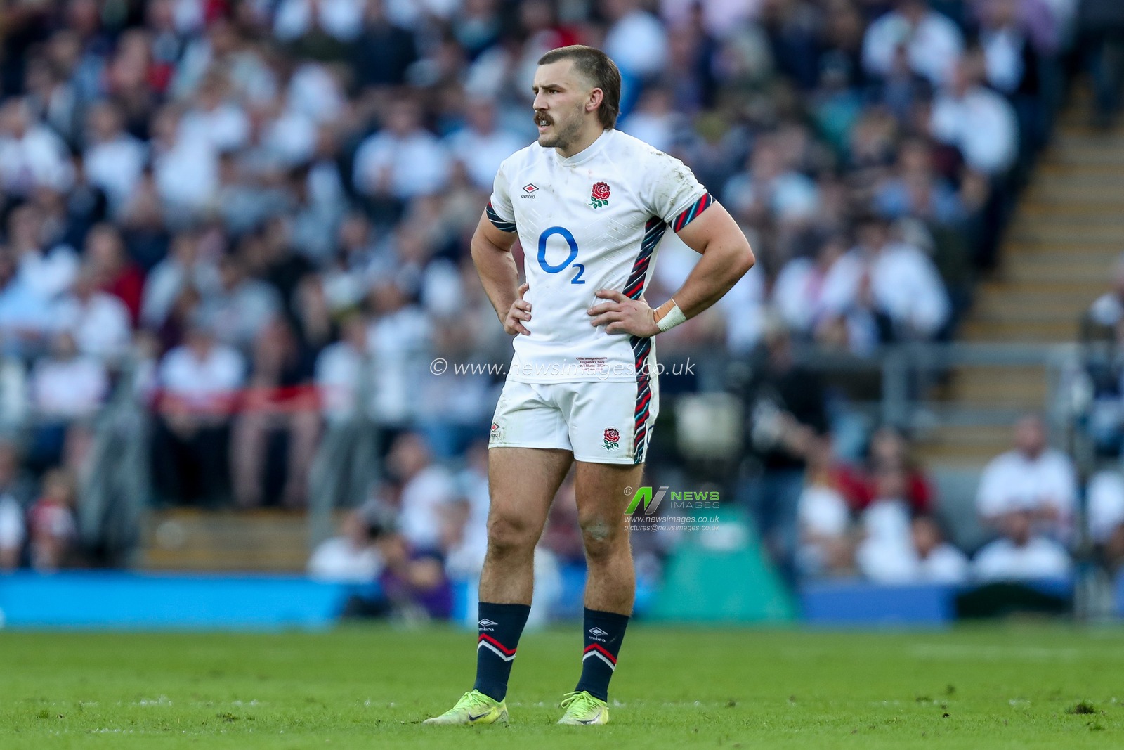 Ollie Sleightholme of England looks on during the 2025 Guinness 6 Nations match England vs Italy at Allianz Stadium, Twickenham, United Kingdom, 9th March 2025

(Photo by Izzy Poles/News Images)