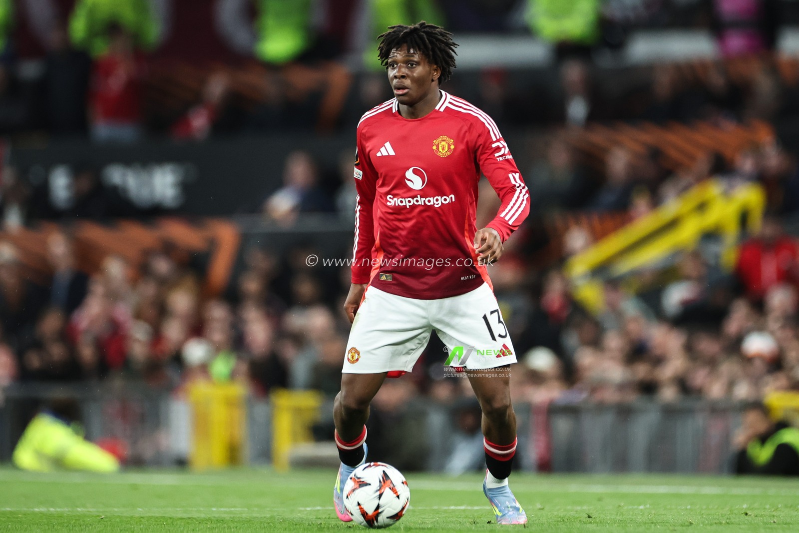 Patrick Dorgu of Manchester United in action during the UEFA Europa League Quarter-finals match Manchester United vs Lyon at Old Trafford, Manchester, United Kingdom, 17th April 2025

(Photo by Mark Cosgrove/News Images)