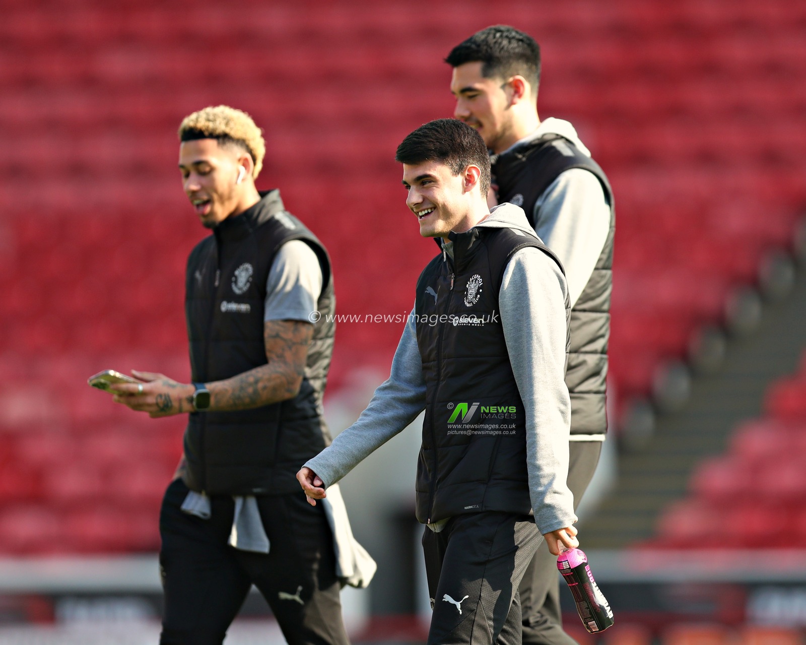Rob Apter of Blackpool F.C. before the Sky Bet League 1 match Barnsley vs Blackpool at Oakwell, Barnsley, United Kingdom, 8th March 2025

(Photo by Sam Eaden/News Images)