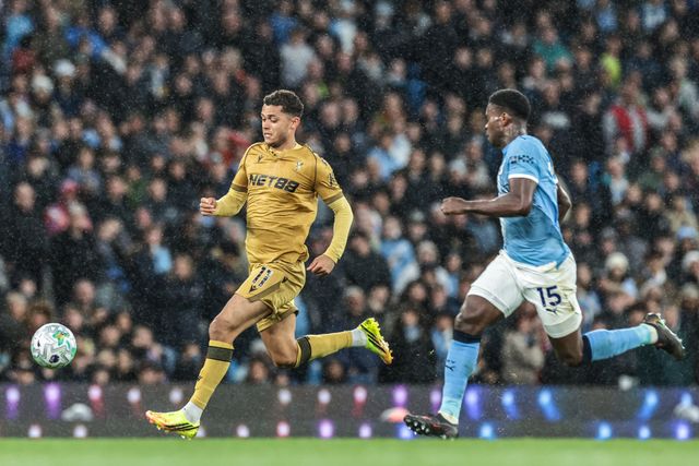 Brennan Johnson of Crystal Palace breaks with the ball tracked closely by Marc Guehi of Manchester City during the Premier League match Manchester City vs Crystal Palace at Etihad Stadium, Manchester, United Kingdom on 13 May 2026

(Photo by Mark Cosgrove/News Images)