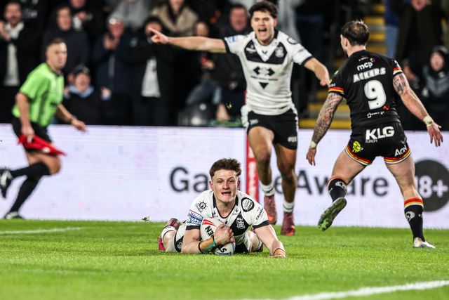 Davy Litten of Hull FC goes over for a try during the Betfred Super League round 1 match Hull FC vs Bradford Bulls at MKM Stadium, Hull, United Kingdom on 14 February 2026

(Photo by Alfie Cosgrove/News Images)