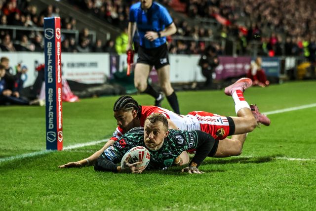 Josh Charnley of Leigh Leopards goes over for a try during the Betfred Super League match St Helens vs Leigh Leopards at The BrewDog Stadium, St Helens, United Kingdom on 20 February 2026

(Photo by Alfie Cosgrove/News Images)