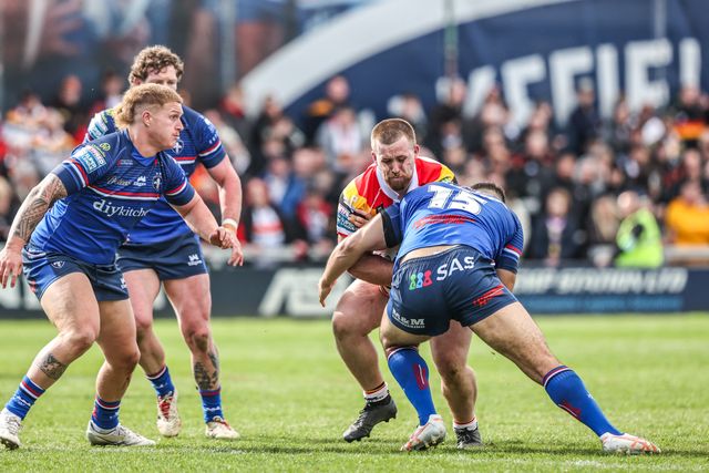 Ebon Scurr of Bradford Bulls is tackled by Caleb Hamlin-Uele of Wakefield Trinity during the Betfred Super League round 8 match Wakefield Trinity vs Bradford Bulls at DIY Kitchens Stadium, Wakefield, United Kingdom on 18 April 2026

(Photo by Alfie Cosgrove/News Images)