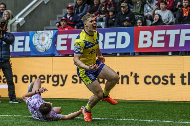Jake Thewlis of Warrington Wolves celebrates his try during the Betfred Magic Weekend 2025 match Huddersfield Giants vs Hull FC at St. James's Park, Newcastle, United Kingdom, 4th May 2025

(Photo by Mark Cosgrove/News Images)