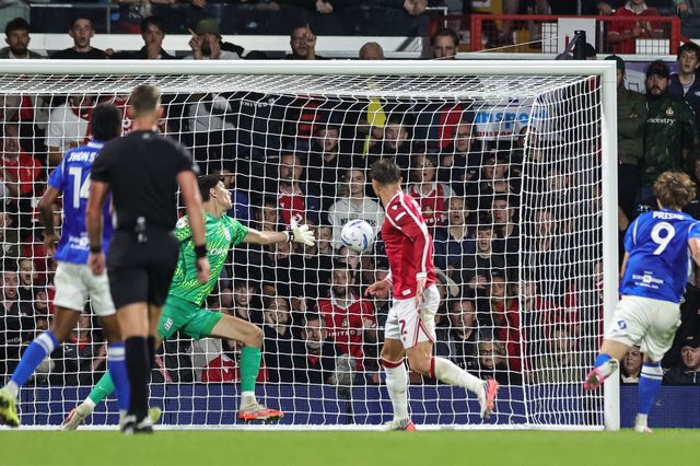 Callum Doyle of Wrexham scores to make it 1-1 during the Sky Bet Championship match Wrexham vs Birmingham City at The Racecourse Ground, Wrexham, United Kingdom on 28 August 2026

(Photo by Mark Cosgrove/News Images)