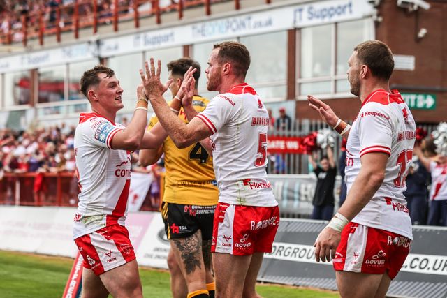 Joe Burgess of Hull KR celebrates his try during the Betfred Super League round 21 match Hull KR vs Castleford Tigers at Sewell Group Craven Park, Kingston upon Hull, United Kingdom, 9th August 2025

(Photo by Alfie Cosgrove/News Images)