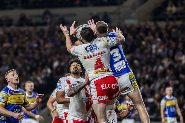 Mark Percival of St. Helens and Harry Newman of Leeds Rhinos battle for the high ball during the Betfred Super League play-off Eliminator 1 match Leeds Rhinos vs St Helens at Headingley Stadium, Leeds, United Kingdom, 27th September 2025

(Photo by Alfie Cosgrove/News Images)