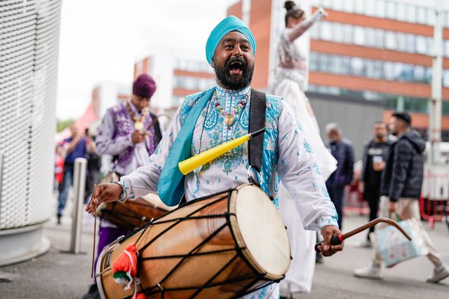 Indian dancing fan beats a drum during the Second Vitality T20 International match England vs India at Old Trafford, Manchester, United Kingdom on 04 July 2026

(Photo by Maynard Manyowa/News Images)