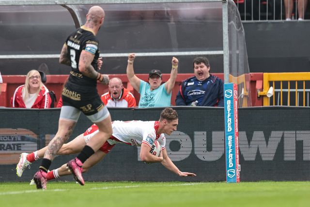 Noah Booth of Hull KR goes over for a try during the Betfred Super League Round 25 match Hull KR vs Hull FC at Sewell Group Craven Park, Kingston upon Hull, United Kingdom, 7th September 2025

(Photo by Mark Cosgrove/News Images)