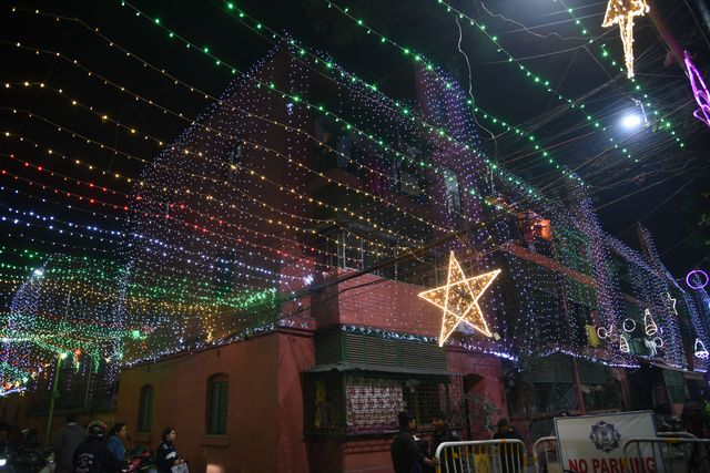 Kolkata, India — December 23, 2025: People gather along a festively decorated alley at Bow Barracks, a colonial-era heritage complex that once housed soldiers during World War I, ahead of Christmas celebrations in Kolkata. Photo by Debajyoti Chakraborty.