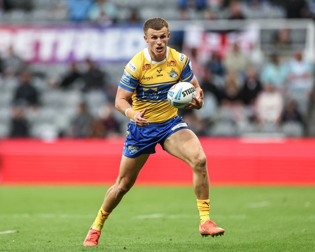Ash Handley of Leeds Rhinos with the ball during the Betfred Magic Weekend 2025 match St Helens vs Leeds Rhinos at St. James's Park, Newcastle, United Kingdom, 3rd May 2025

(Photo by Mark Cosgrove/News Images)