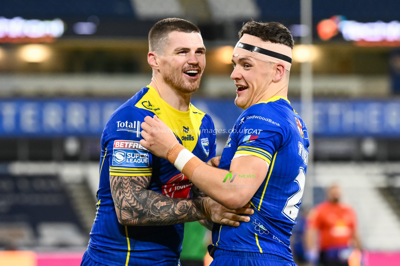 Josh Thewlis and John Bateman of Warrington Wolves  celebrates there sides  try with the fans during the Betfred Super League Round 26 match Huddersfield Giants vs Warrington Wolves at John Smith's Stadium, Huddersfield, United Kingdom, 14th September 2024

(Photo by Craig Thomas/News Images)