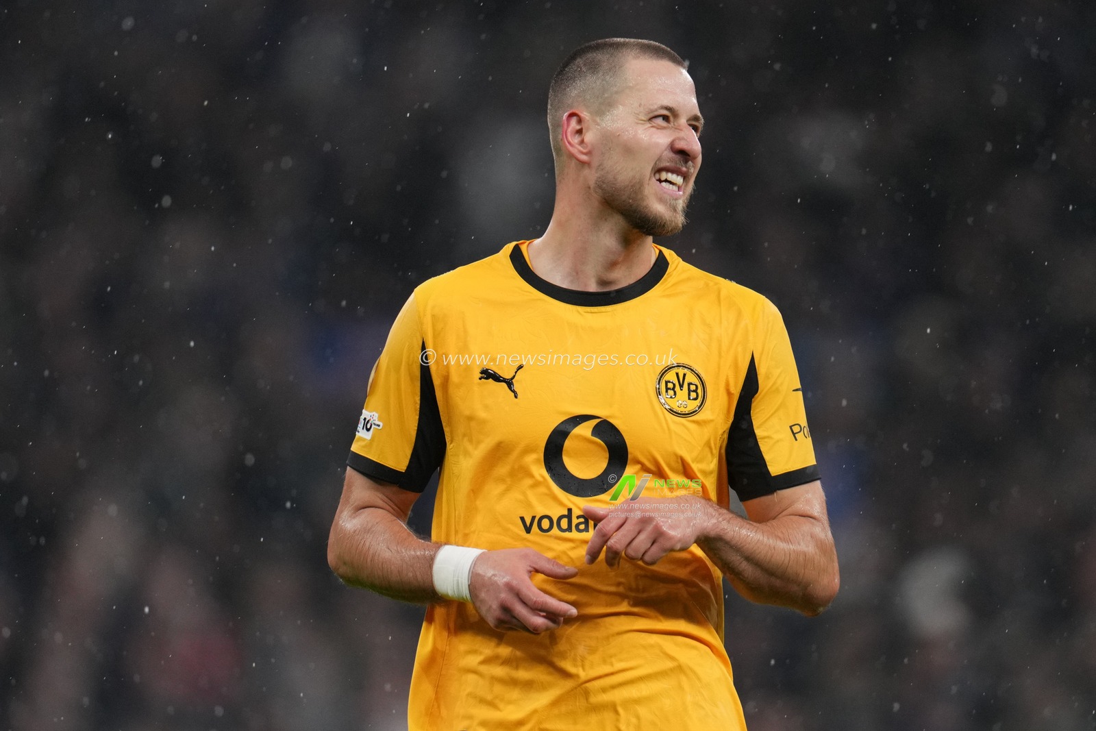 Waldemar Anton of Borussia Dortmund during the UEFA Champions league Matchday 7 of 8 Tottenham Hotspur vs Borussia Dortmund at Tottenham Hotspur Stadium, London, United Kingdom, 20th January 2026

(Photo by Harvey Murphy/News Images)
