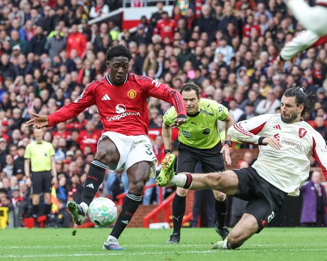 Kobbie Mainoo of Manchester United scores to make it 3-2 during the Premier League match Manchester United vs Liverpool at Old Trafford, Manchester, United Kingdom on 03 May 2026

(Photo by Mark Cosgrove/News Images)