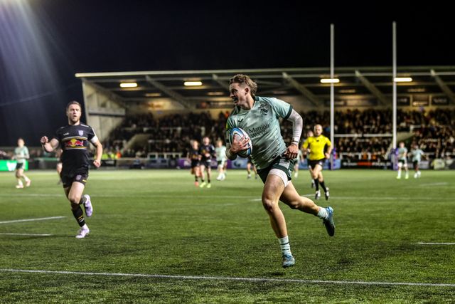 George Pearson of Leicester Tigers goes over for a try to make it 5-5 during the Premiership Rugby Cup match Newcastle Red Bulls vs Leicester Tigers at Kingston Park, Newcastle, United Kingdom, 31st October 2025

(Photo by Alfie Cosgrove/News Images)

*** GER AUT SUI OUT ***