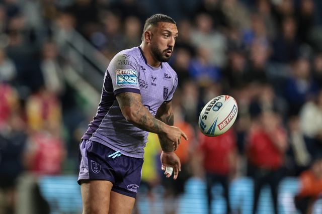 Elliot Minchella of Hull KR with the ball during the Betfred Super League round 23 match Leeds Rhinos vs Hull KR at Headingley Stadium, Leeds, United Kingdom, 21st August 2025

(Photo by Mark Cosgrove/News Images)