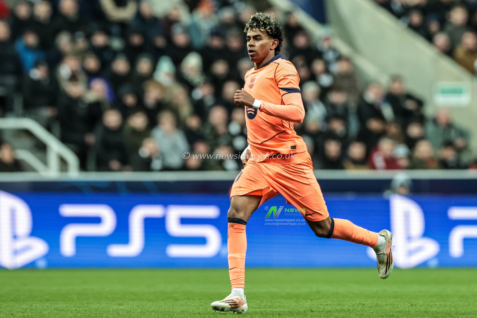 Lamine Yamal of Barcelona during the UEFA Champions League Last 16 match Newcastle Untied vs Barcelona at St. James's Park, Newcastle, United Kingdom on 10 March 2026

(Photo by Mark Cosgrove/News Images)