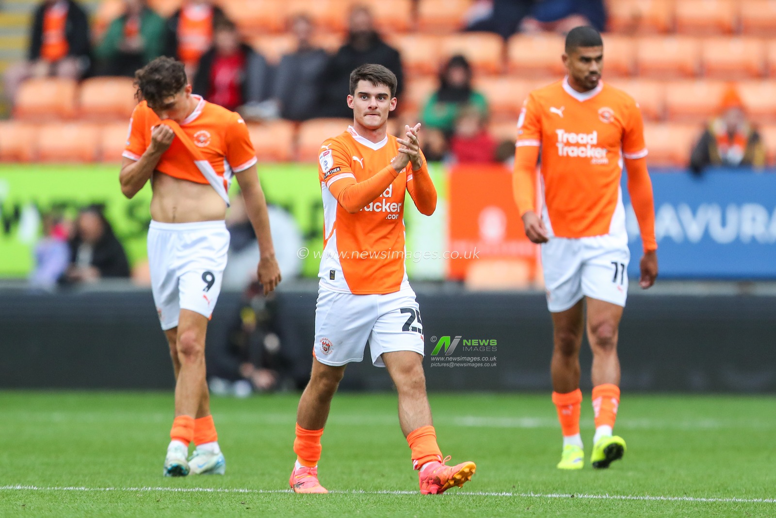 Rob Apter of Blackpool applauds the home fans as he leaves the pitch during the Sky Bet League 1 match Blackpool vs Burton Albion at Bloomfield Road, Blackpool, United Kingdom, 28th September 2024

(Photo by Gareth Evans/News Images)