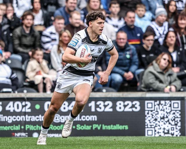 Lewis Martin of Hull FC breaks with the ball during the Betfred Super League Round 8 match Hull FC vs Hull KR at MKM Stadium, Hull, United Kingdom, 18th April 2025

(Photo by Alfie Cosgrove/News Images)