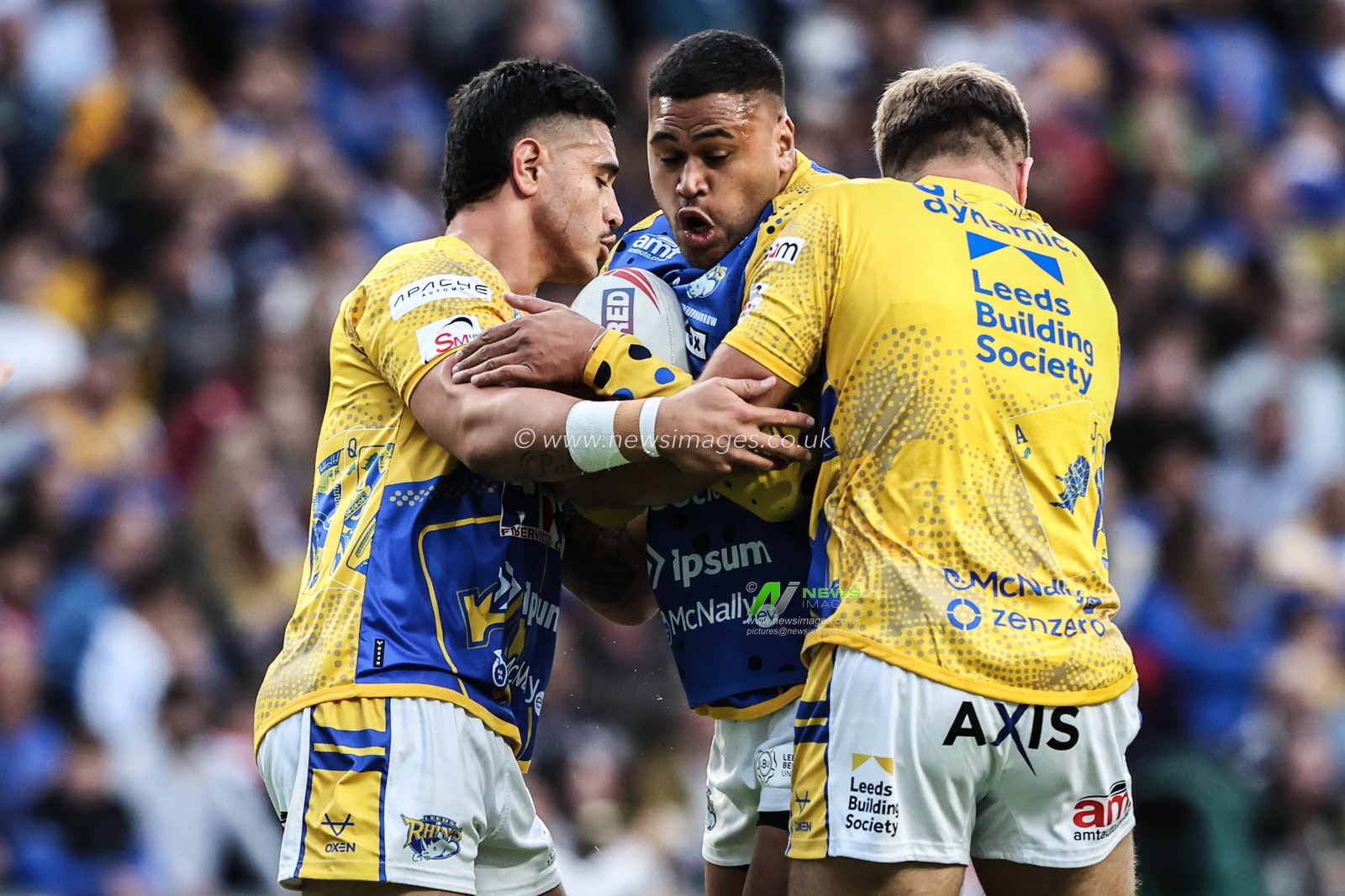 Sam Lisone of Leeds Rhinos in the pre-game warm up during the Betfred Super League round 23 match Leeds Rhinos vs Hull KR at Headingley Stadium, Leeds, United Kingdom, 21st August 2025

(Photo by Alfie Cosgrove/News Images)