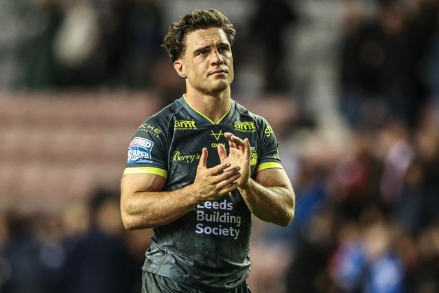 Brodie Croft of Leeds Rhinos applauds the fans after the game during the Betfred Super League round 11 match Wigan Warriors vs Leeds Rhinos at The Brick Community Stadium, Wigan, United Kingdom on 15 May 2026

(Photo by Alfie Cosgrove/News Images)