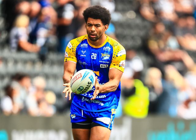 Kallum Watkins of Leeds Rhinos in the pre-game warm up  during the Betfred Super League Round 24 match Hull FC vs Leeds Rhinos at MKM Stadium, Hull, United Kingdom, 30th August 2025

(Photo by Richard Bierton/News Images)