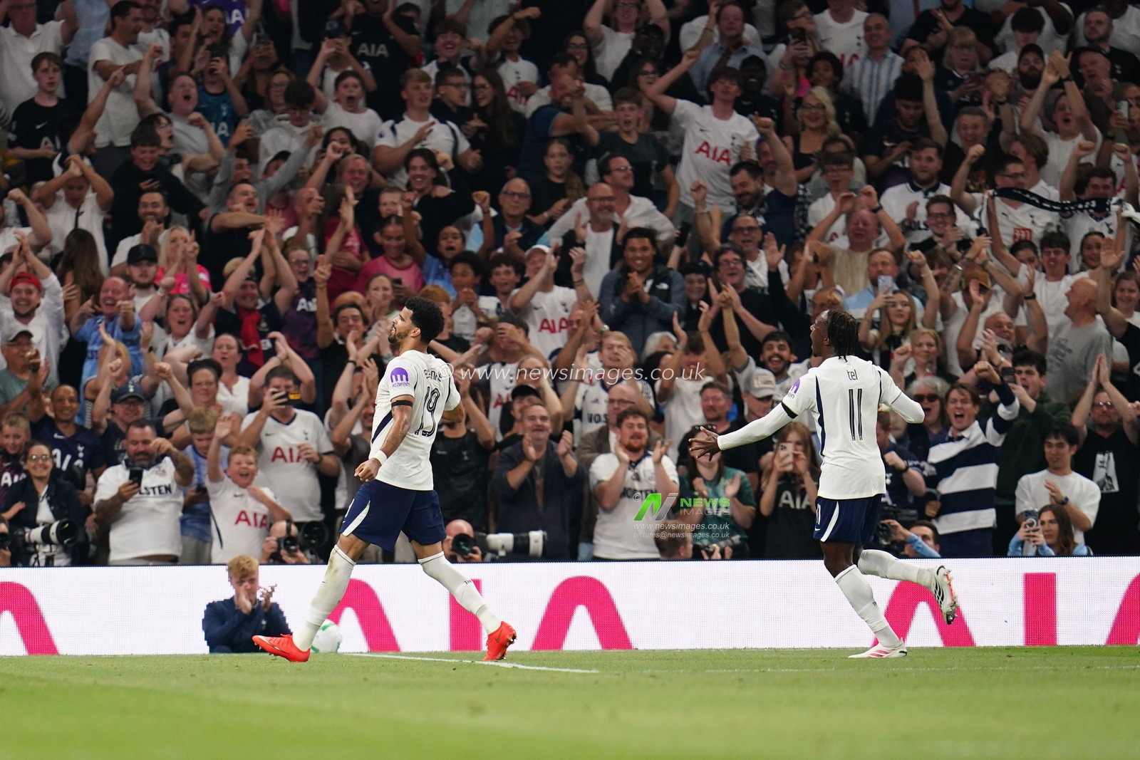 Dominic Solanke of Tottenham Hotspur celebrates goal to make it 2-0 during the Carabao Cup round 2 match Tottenham Hotspur vs Charlton Athletic at Tottenham Hotspur Stadium, London, United Kingdom on 26 August 2026

(Photo by Harvey Murphy/News Images)