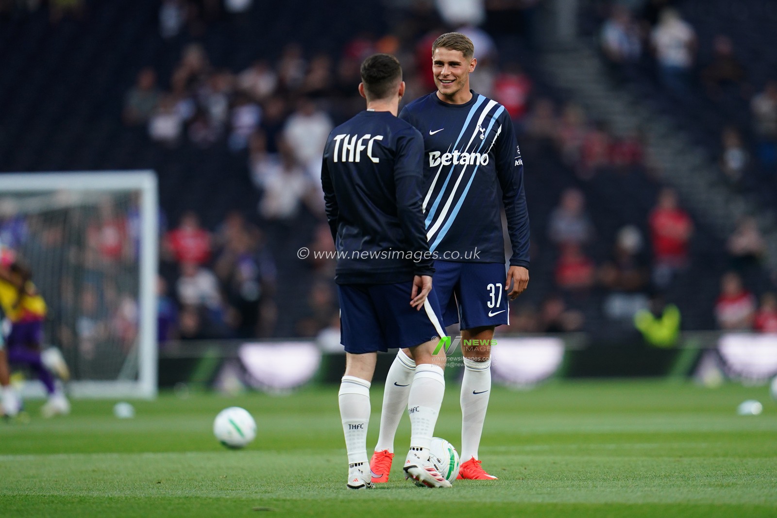 Andrew Robertson of Tottenham Hotspur and Micky van de Ven of Tottenham Hotspur warming up ahead of kick off during the Carabao Cup round 2 match Tottenham Hotspur vs Charlton Athletic at Tottenham Hotspur Stadium, London, United Kingdom on 26 August 2026

(Photo by Harvey Murphy/News Images)