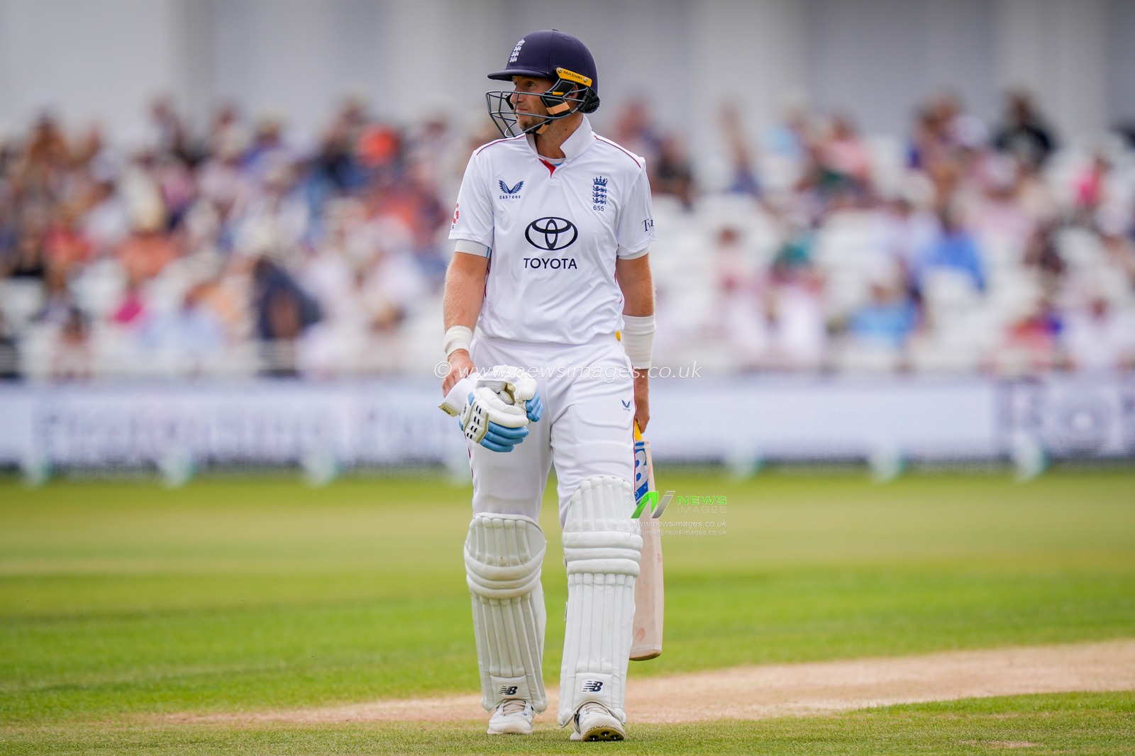 Joe Root of England walks off dejected after being run out by Henry Nicholls of New Zealand during the 3rd Rothesay Test Match Day 5 match England vs New Zealand at Trent Bridge, Nottingham, United Kingdom on 29 June 2026

(Photo by Maynard Manyowa/News Images)