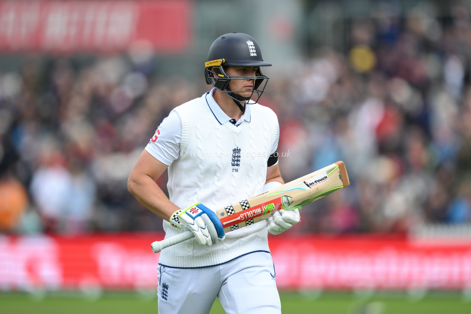 Jamie Smith of England leaves the pitch after being dismissed during the England Men v Sri Lanka 1st Rothesay Test Match Day 3 at Old Trafford, Manchester, United Kingdom, 23rd August 2024

(Photo by Craig Thomas/News Images)