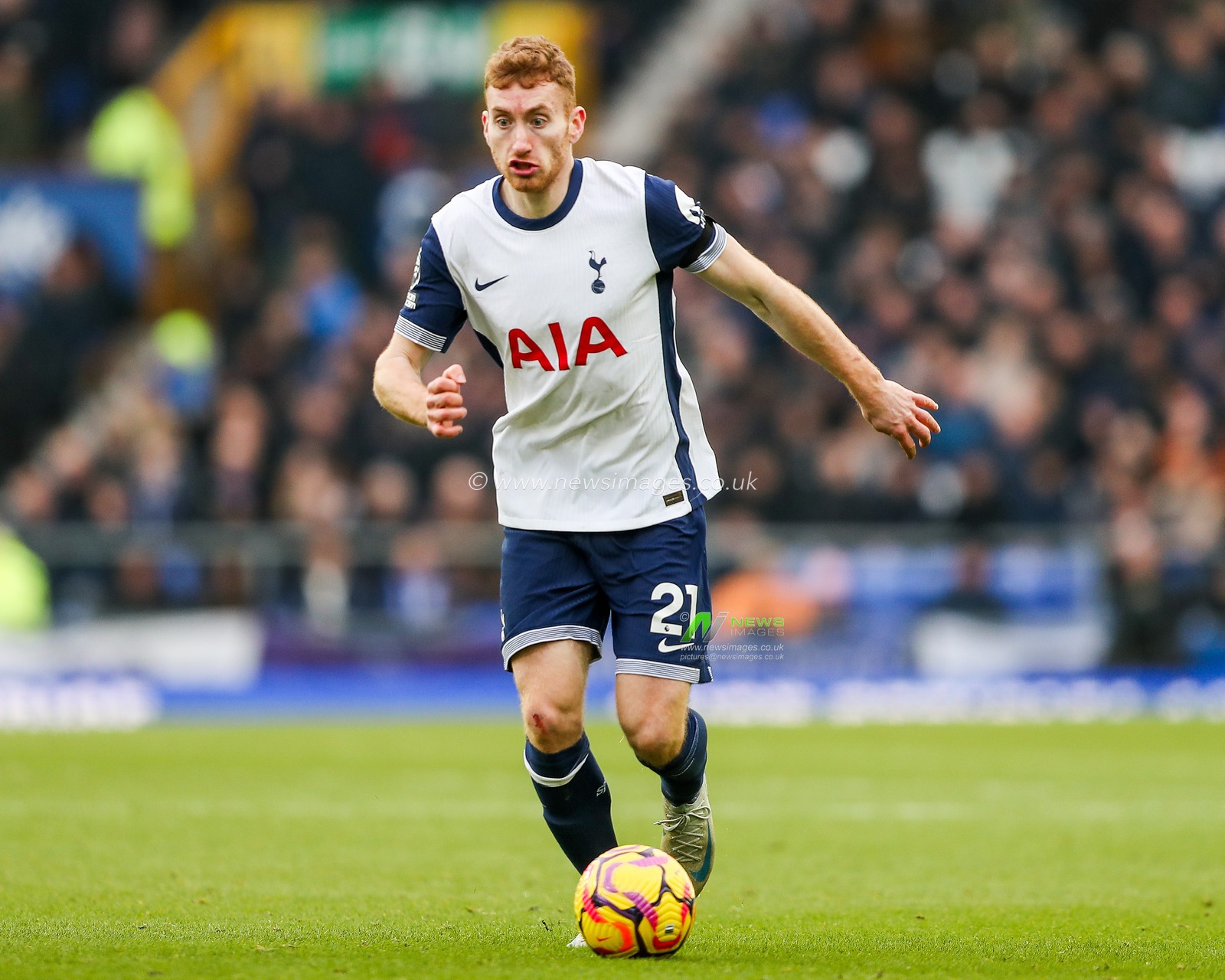 Dejan Kulusevski of Tottenham Hotspur runs with the ball during the Premier League match Everton vs Tottenham Hotspur at Goodison Park, Liverpool, United Kingdom, 19th January 2025

(Photo by Gareth Evans/News Images)