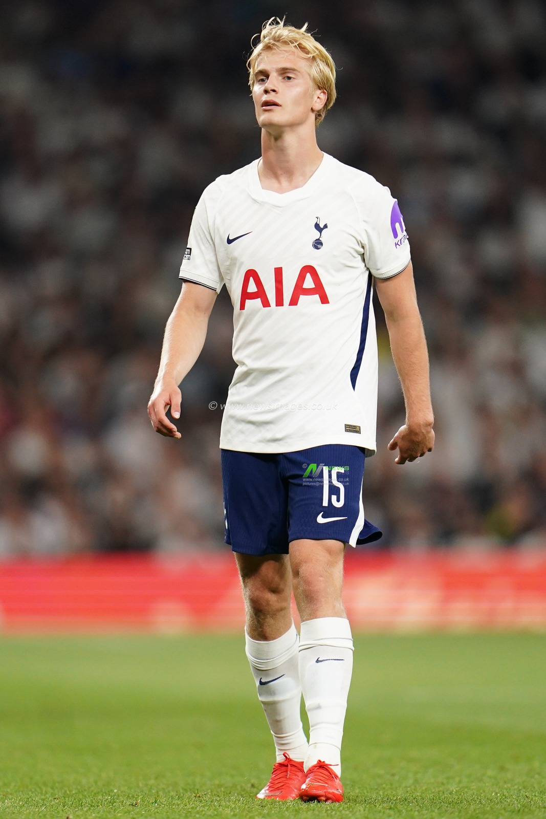 Lucas Bergvall of Tottenham Hotspur during the Carabao Cup round 2 match Tottenham Hotspur vs Charlton Athletic at Tottenham Hotspur Stadium, London, United Kingdom on 26 August 2026

(Photo by Harvey Murphy/News Images)