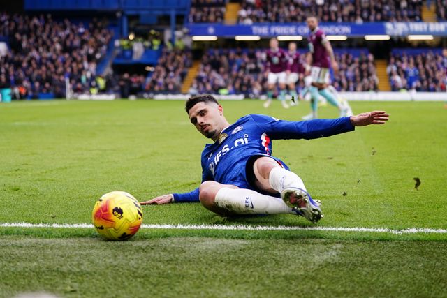 Pedro Neto of Chelsea fails to keep ball in during the Premier League match Chelsea vs Burnley at Stamford Bridge, London, United Kingdom on 21 February 2026

(Photo by Harvey Murphy/News Images)