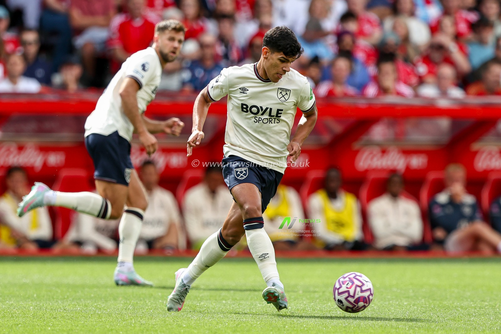 Mateus Fernandes of West Ham United passes the ball during the Premier League match Nottingham Forest vs West Ham United at City Ground, Nottingham, United Kingdom, 31st August 2025

(Photo by Alfie Cosgrove/News Images)