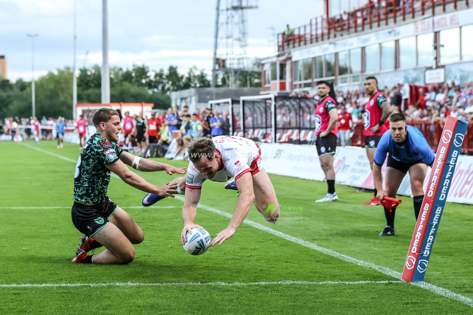 Joe Burgess of Hull KR goes over for a try during the Betfred Super League round 15 match Hull KR vs Leigh Leopards at Sewell Group Craven Park, Hull, United Kingdom on 19 June 2026

(Photo by Alfie Cosgrove/News Images)
