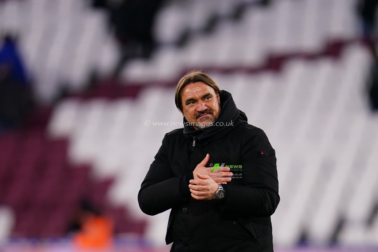Daniel Farke manager of Leeds United celebrates win with away support at full time during the Emirates FA Cup Quarter-Final match West Ham United vs Leeds United at London Stadium, London, United Kingdom on 04 April 2026

(Photo by Harvey Murphy/News Images)