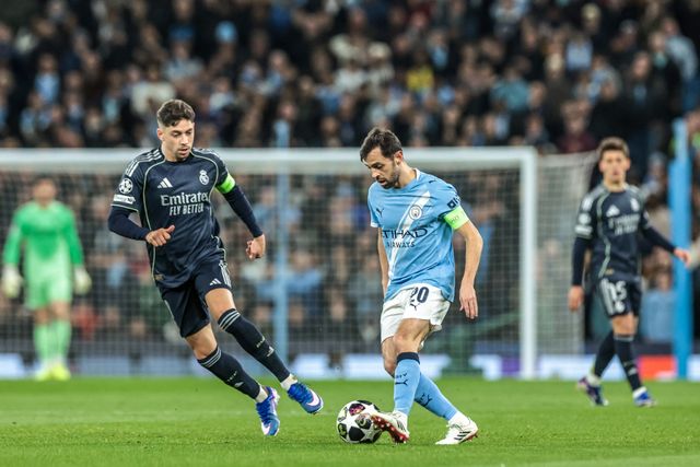 Bernardo Silva of Manchester City passes the ball during the UEFA Champions League last 16 second leg match Manchester City vs Real Madrid at The City of Manchester Stadium, Manchester, United Kingdom on 17 March 2026

(Photo by Mark Cosgrove/News Images)