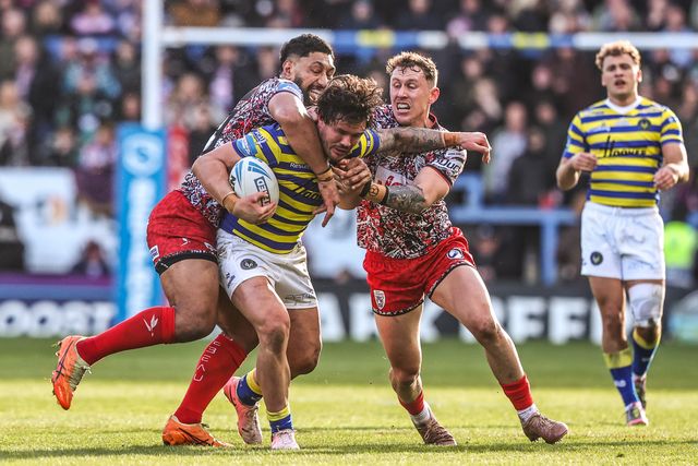 James Bentley of Warrington Wolves is tackled during the Betfred Challenge Cup Quarter Final match Warrington Wolves vs Leigh Leopards at The Halliwell Jones Stadium, Warrington, United Kingdom on 11 April 2026

(Photo by Alfie Cosgrove/News Images)