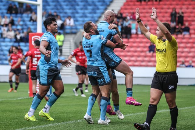 Zak Hardaker of Hull FC celebrates his try during the Betfred Super League round 15 match Salford Red Devils vs Hull FC at Salford Community Stadium, Eccles, United Kingdom, 22nd June 2025

(Photo by Alfie Cosgrove/News Images)