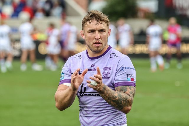 Sam Powell of Warrington Wolves applauds the fans after the game during the Betfred Super League Round 11 match Wakefield Trinity vs Warrington Wolves at DIY Kitchens Stadium, Wakefield, United Kingdom, 18th May 2025

(Photo by Alfie Cosgrove/News Images)