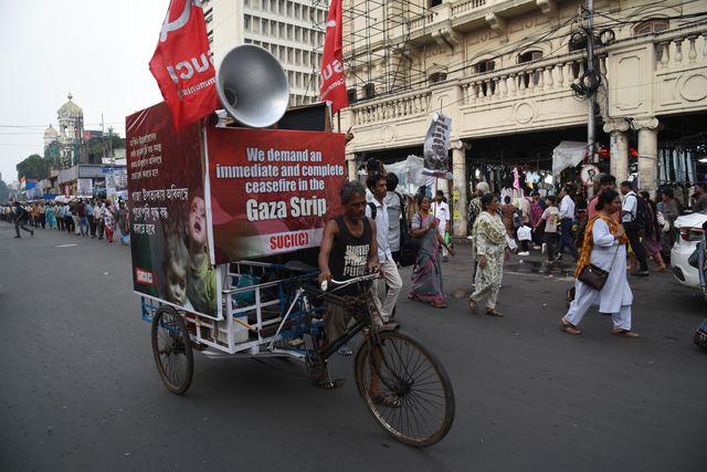 Activists of Social Unity Center of India (SUCI) hold placardsa protest against Western policy in the Israel-Hamas conflict, near US Embassy in Kolkata, Eastern India, 07 October 2025.Photo by Debajyoti Chakraborty.(Photo: Debajyoti Chakraborty/News Images)