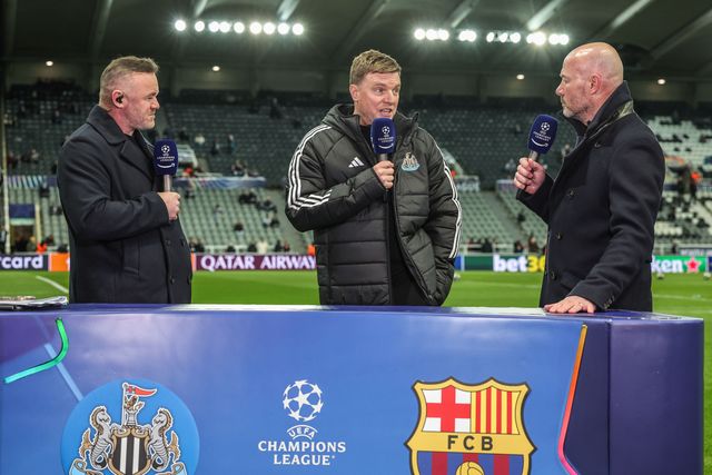 Eddie Howe manager of Newcastle United speaks to Wayne Rooney and Alan Shearer ahead of the UEFA Champions League Last 16 match Newcastle Untied vs Barcelona at St. James's Park, Newcastle, United Kingdom on 10 March 2026

(Photo by Mark Cosgrove/News Images)