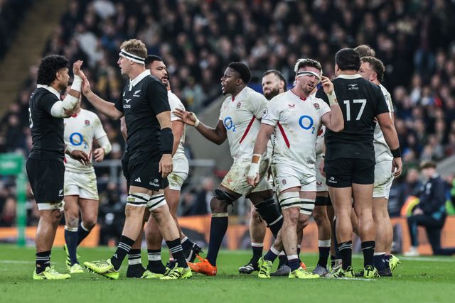 Tom Curry of England reacts during the Quilter Nations Series 2025 match England vs New Zealand at Allianz Stadium, Twickenham, United Kingdom, 15th November 2025

(Photo by Mark Cosgrove/News Images)

*** GER AUT SUI OUT ***