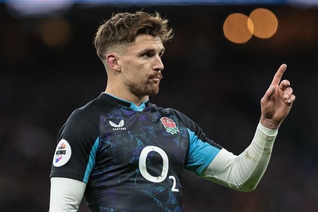 Henry Slade of England gives teams mates instructions during the Quilter Nations Series 2025 match England vs Argentina at Allianz Stadium, Twickenham, United Kingdom, 23rd November 2025

(Photo by Mark Cosgrove/News Images)

*** GER AUT SUI OUT ***