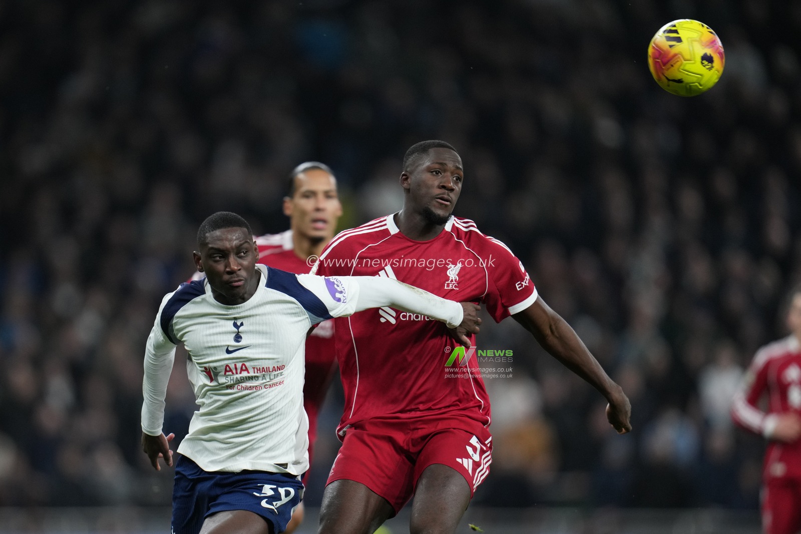 Randal Kolo Muani of Tottenham Hotspur and Ibrahima Konaté of Liverpool during the Premier League match Tottenham Hotspur vs Liverpool at Tottenham Hotspur Stadium, London, United Kingdom, 20th December 2025

(Photo by Harvey Murphy/News Images)

*** GER AUT SUI OUT ***