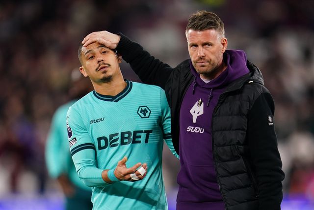 Rob Edwards manager of Wolverhampton Wanderers and Andre of Wolverhampton Wanderers at full time during the Premier League match West Ham United vs Wolverhampton Wanderers at London Stadium, London, United Kingdom on 10 April 2026

(Photo by Harvey Murphy/News Images)
